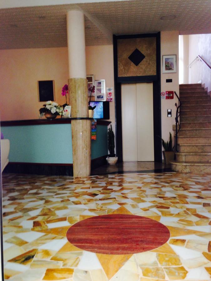 Hotel Lazzarini Bellaria-Igea Marina Dış mekan fotoğraf