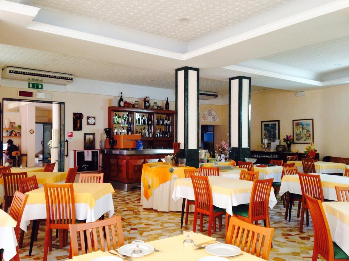 Hotel Lazzarini Bellaria-Igea Marina Dış mekan fotoğraf