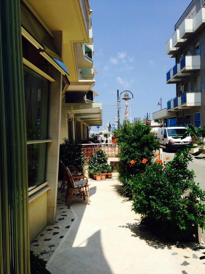 Hotel Lazzarini Bellaria-Igea Marina Dış mekan fotoğraf
