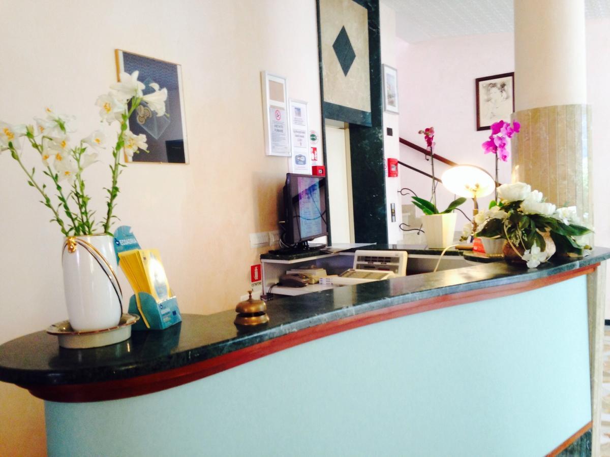 Hotel Lazzarini Bellaria-Igea Marina Dış mekan fotoğraf