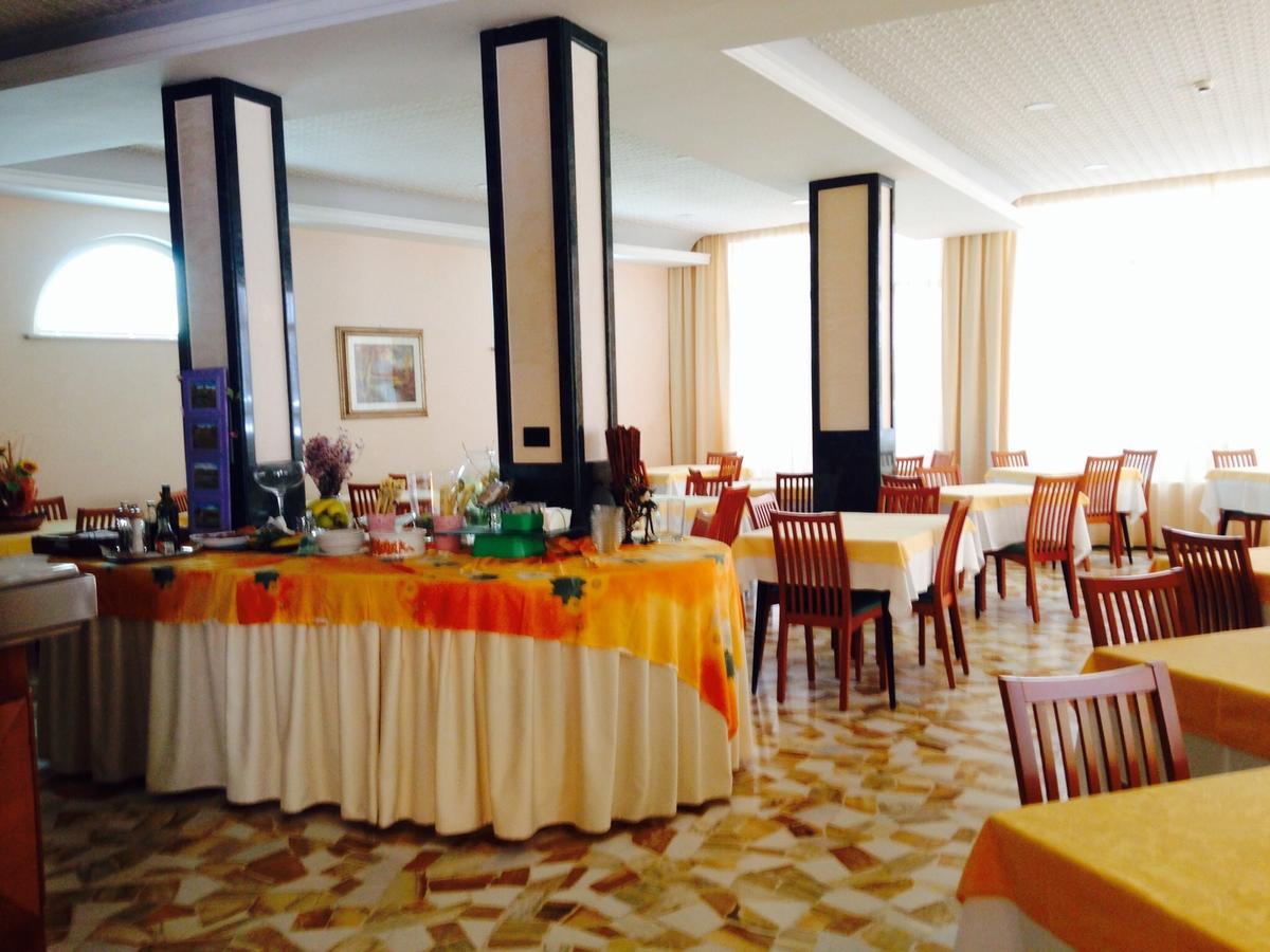 Hotel Lazzarini Bellaria-Igea Marina Dış mekan fotoğraf